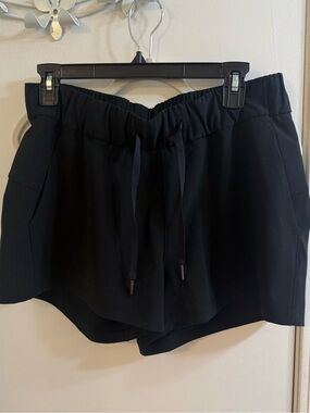 Lululemon On The Fly short 2.5”